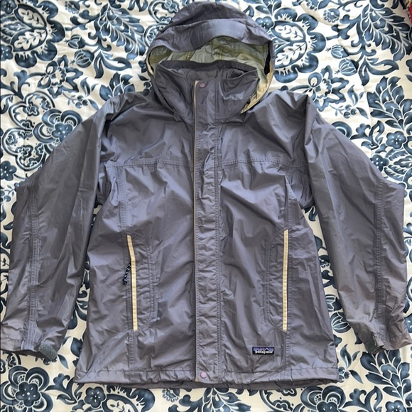 Patagonia women’s size small purple/grey raincoat with hood - Picture 1 of 15